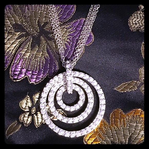 🌸Nolan Miller Pendent - Picture 1 of 5